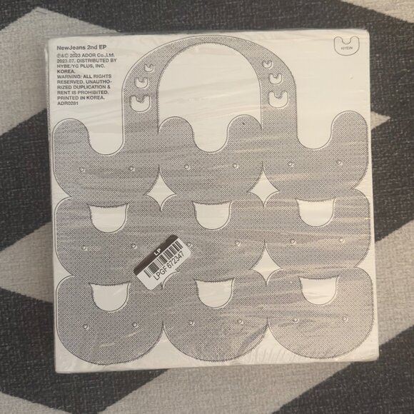 💿 NewJeans – 'Get Up' 2nd EP (Bunny Beach Bag ver.) | Target Exclusive – Hyein - Picture 2 of 2